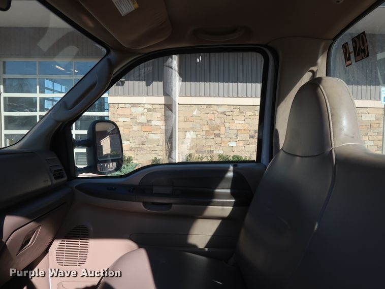 image for item DH3646 2004 Ford F550 truck cab and chassis