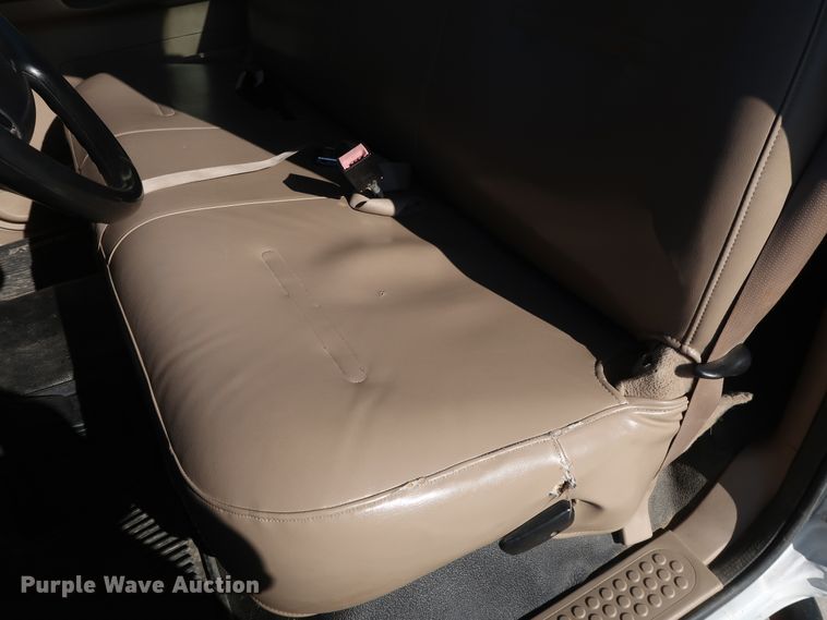 image for item DH3646 2004 Ford F550 truck cab and chassis