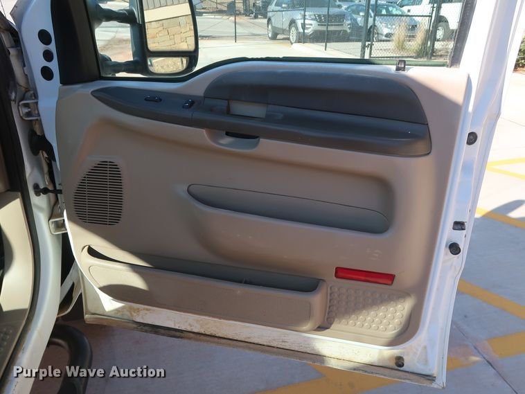 image for item DH3646 2004 Ford F550 truck cab and chassis