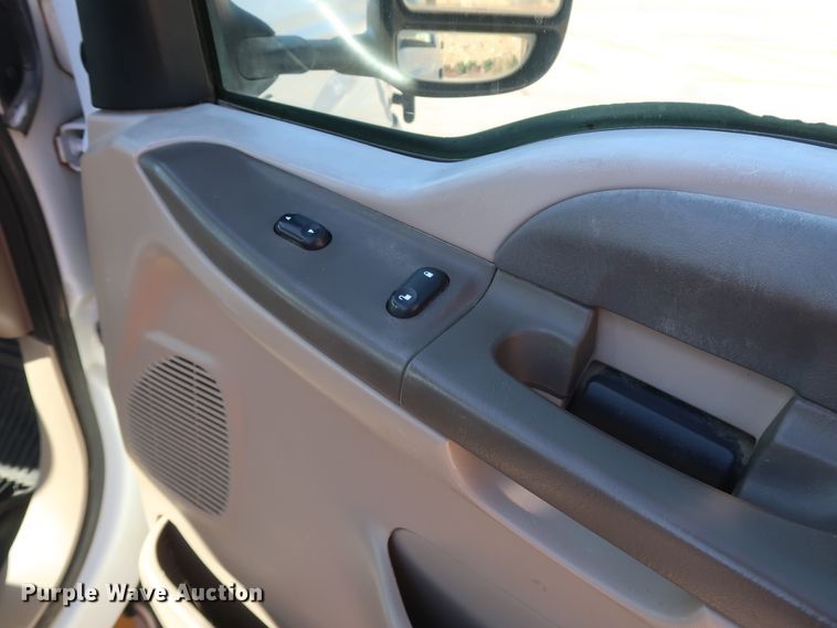 image for item DH3646 2004 Ford F550 truck cab and chassis