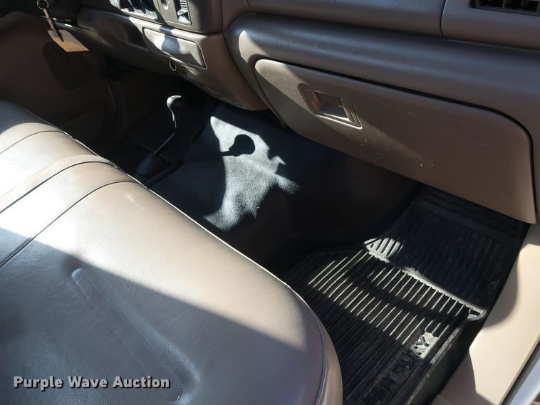 image for item DH3646 2004 Ford F550 truck cab and chassis