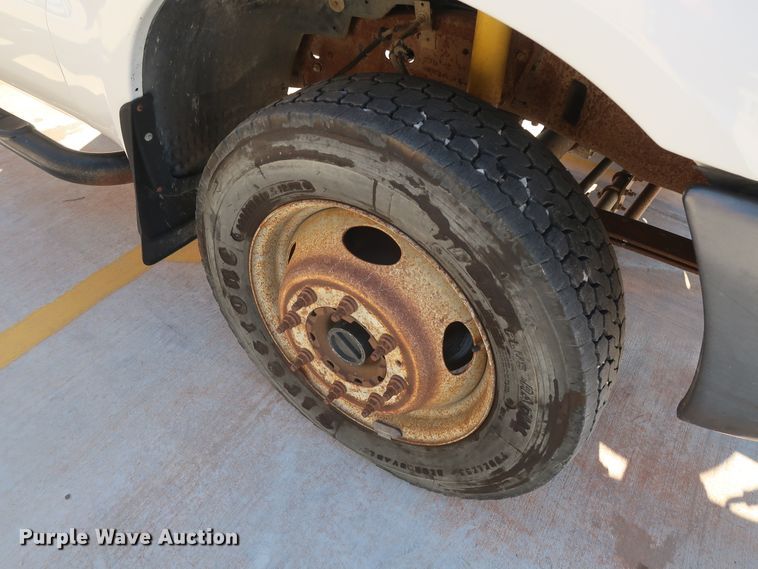 image for item DH3646 2004 Ford F550 truck cab and chassis