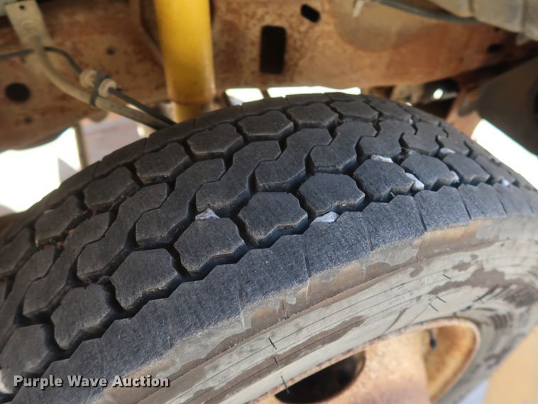 image for item DH3646 2004 Ford F550 truck cab and chassis