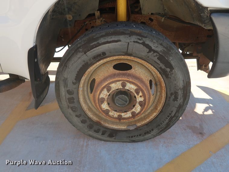 image for item DH3646 2004 Ford F550 truck cab and chassis