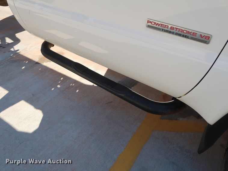 image for item DH3646 2004 Ford F550 truck cab and chassis