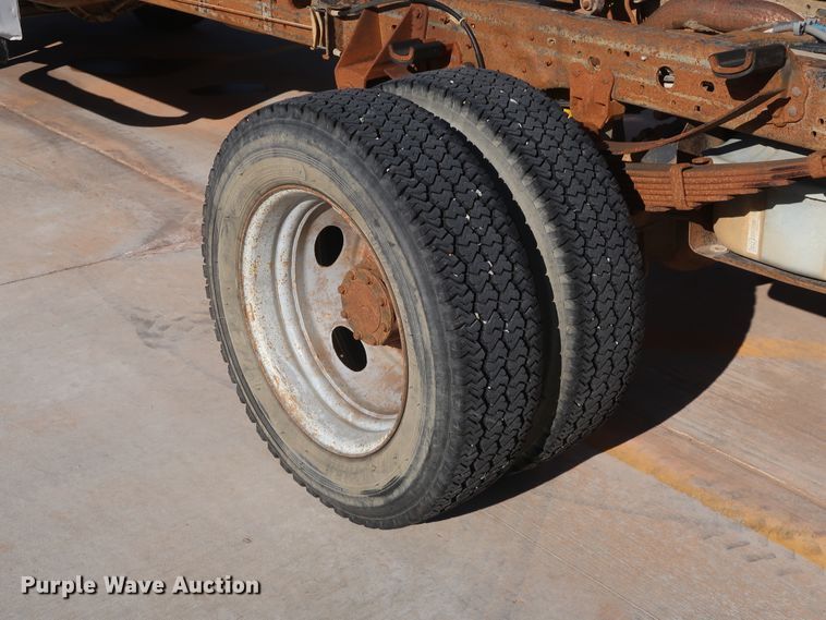 image for item DH3646 2004 Ford F550 truck cab and chassis