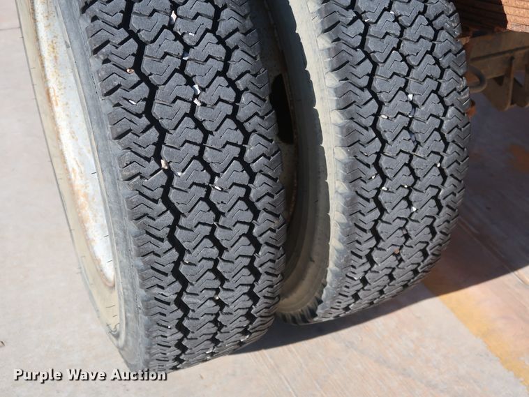 image for item DH3646 2004 Ford F550 truck cab and chassis