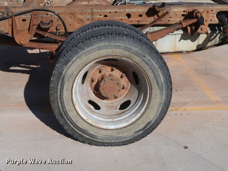 image for item DH3646 2004 Ford F550 truck cab and chassis