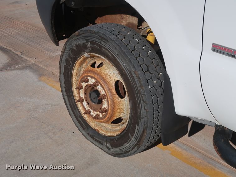 image for item DH3646 2004 Ford F550 truck cab and chassis