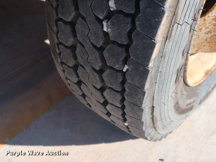 image for item DH3646 2004 Ford F550 truck cab and chassis