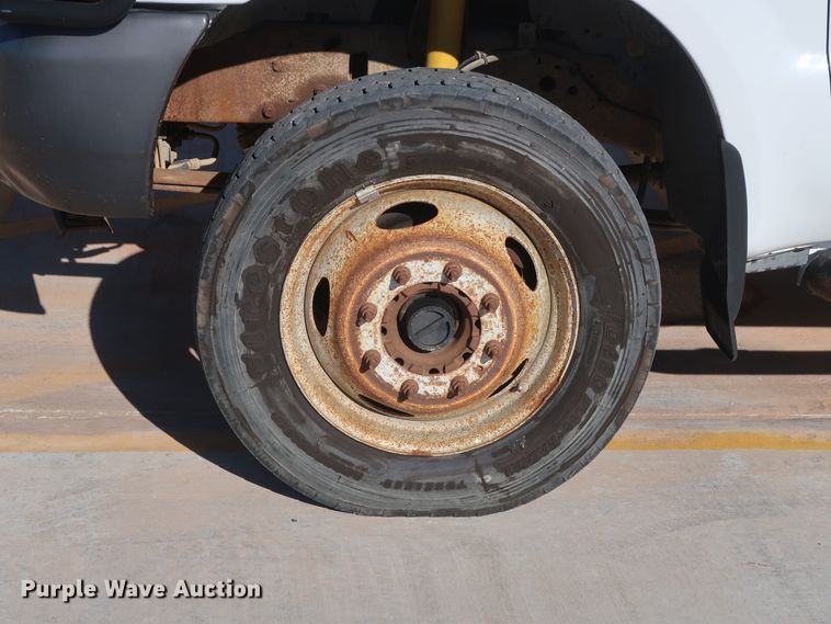 image for item DH3646 2004 Ford F550 truck cab and chassis