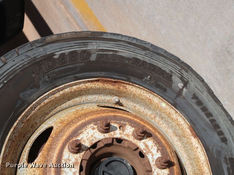 image for item DH3646 2004 Ford F550 truck cab and chassis