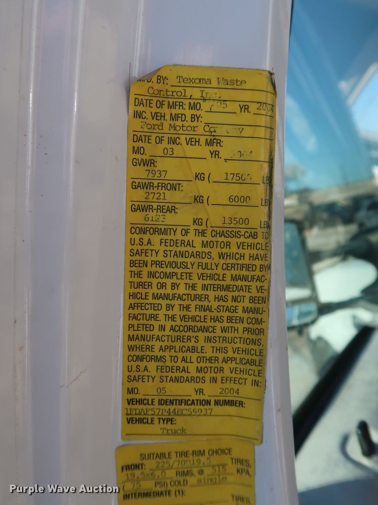 image for item DH3646 2004 Ford F550 truck cab and chassis