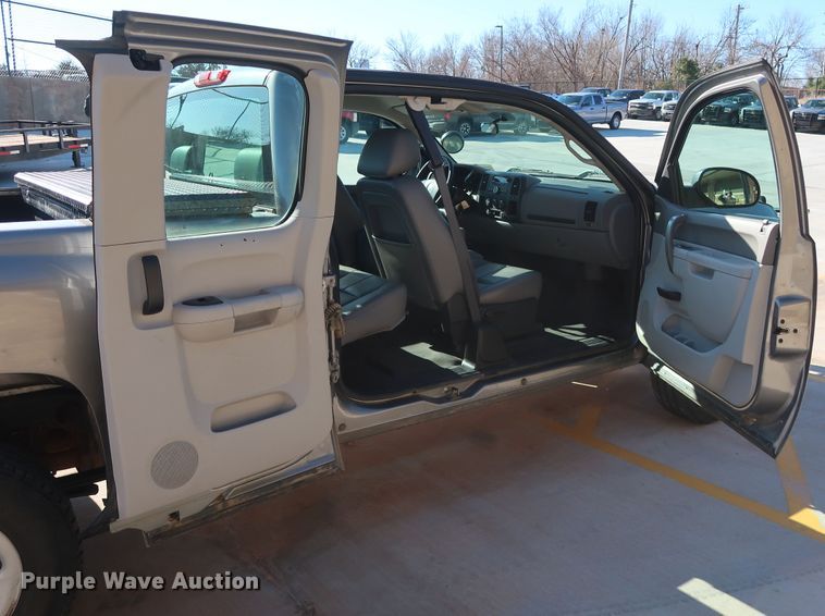 image for item DH3649 2012 Chevrolet Silverado 1500 Ext. Cab pickup truck