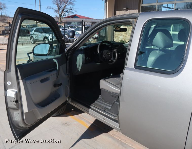 image for item DH3655 2012 Chevrolet Silverado 1500 Ext. Cab pickup truck