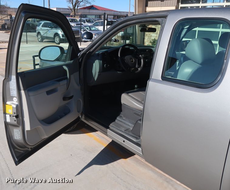 image for item DH3656 2013 Chevrolet Silverado 1500 Ext. Cab pickup truck