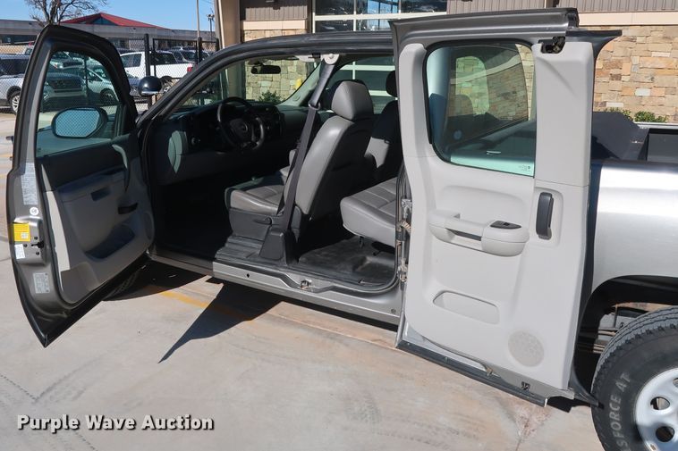 image for item DH3656 2013 Chevrolet Silverado 1500 Ext. Cab pickup truck