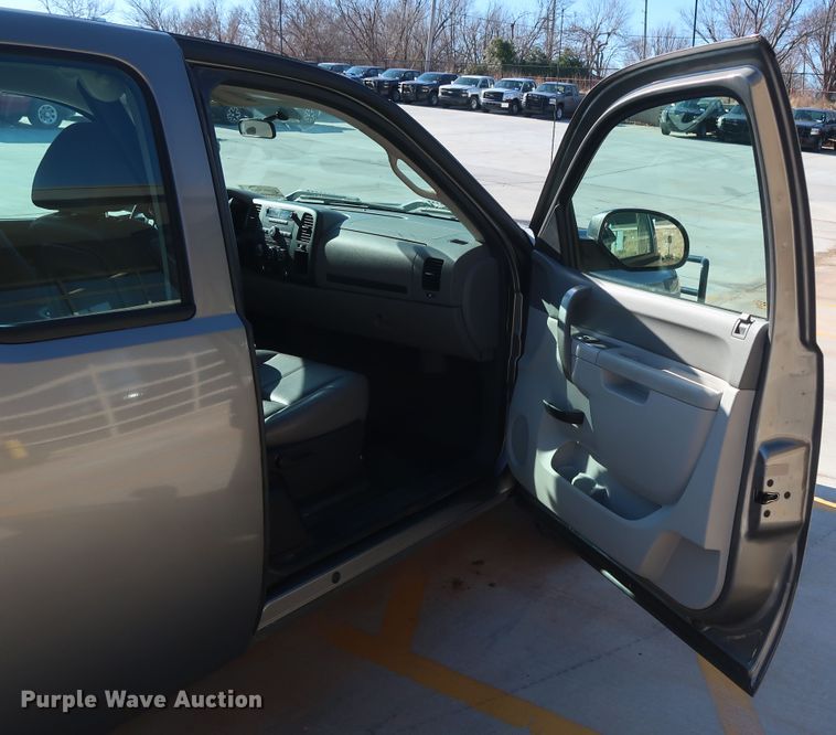 image for item DH3656 2013 Chevrolet Silverado 1500 Ext. Cab pickup truck