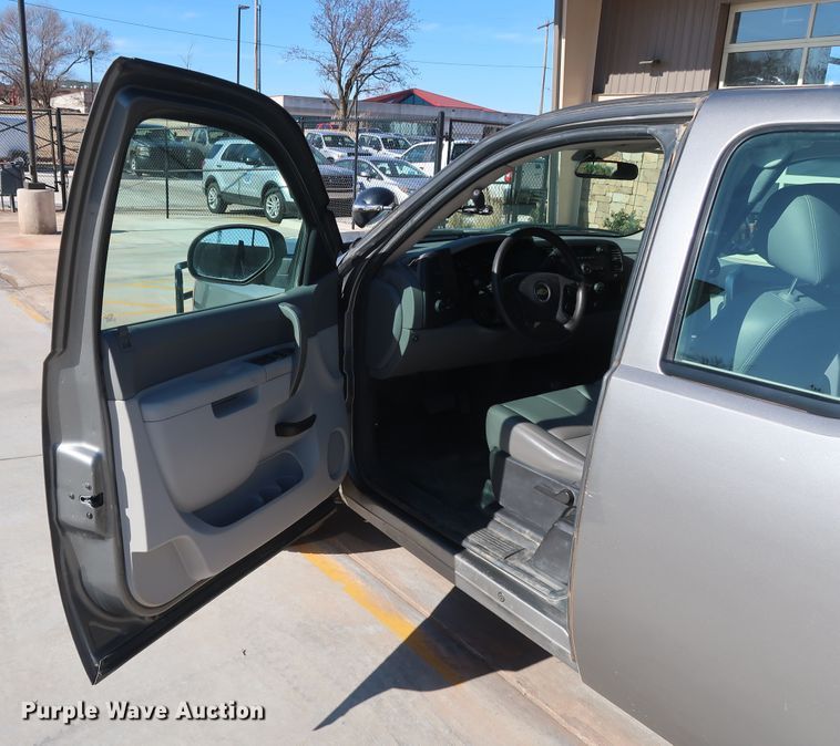 image for item DH3657 2013 Chevrolet Silverado 1500 Ext. Cab pickup truck