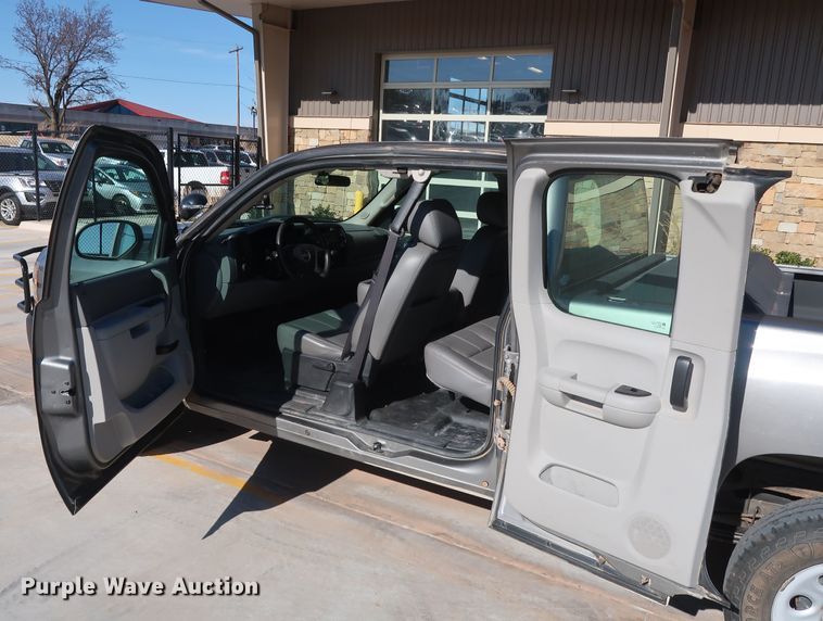 image for item DH3657 2013 Chevrolet Silverado 1500 Ext. Cab pickup truck