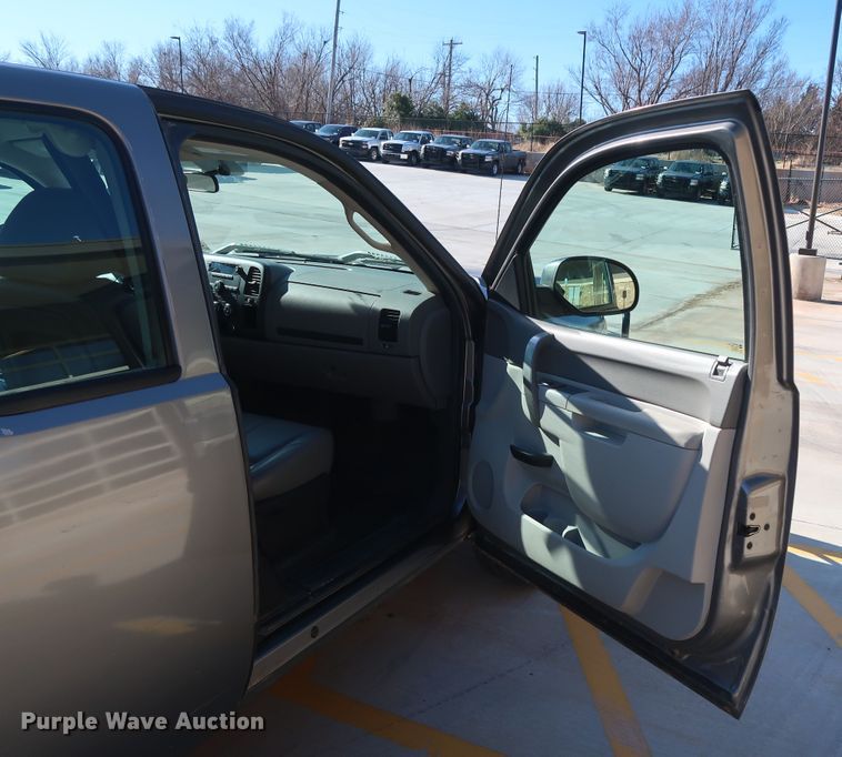 image for item DH3657 2013 Chevrolet Silverado 1500 Ext. Cab pickup truck