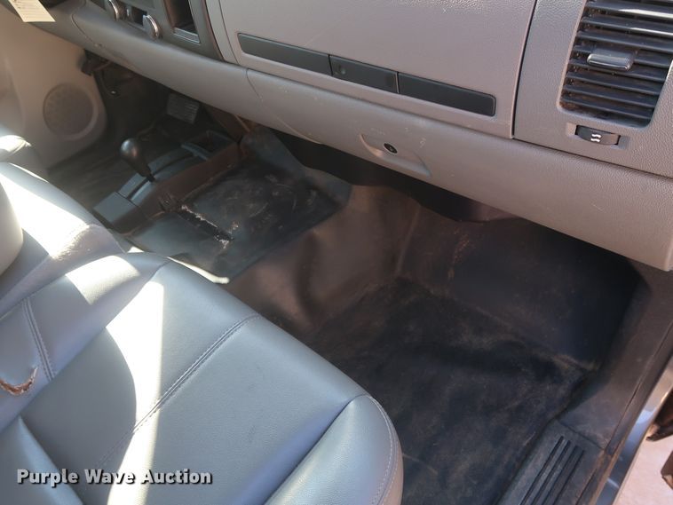 image for item DH3657 2013 Chevrolet Silverado 1500 Ext. Cab pickup truck