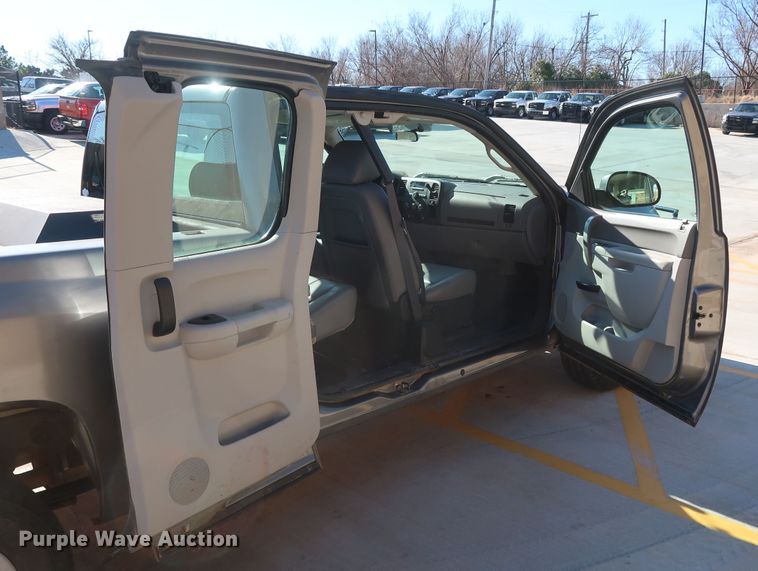 image for item DH3657 2013 Chevrolet Silverado 1500 Ext. Cab pickup truck