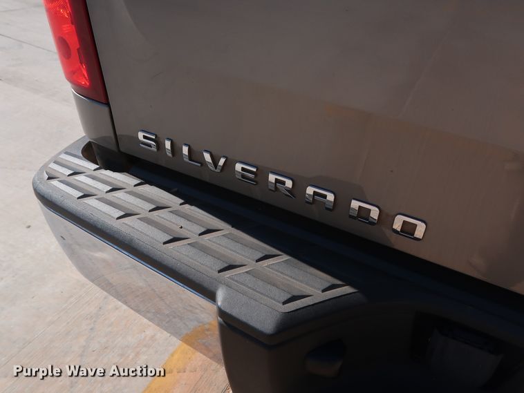 image for item DH3657 2013 Chevrolet Silverado 1500 Ext. Cab pickup truck