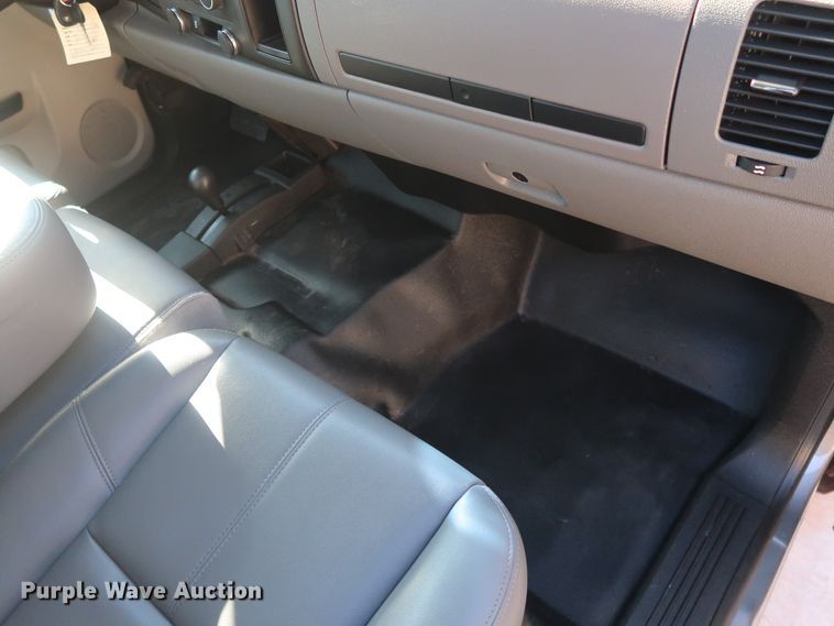 image for item DH3659 2013 Chevrolet Silverado 1500 Ext. Cab pickup truck