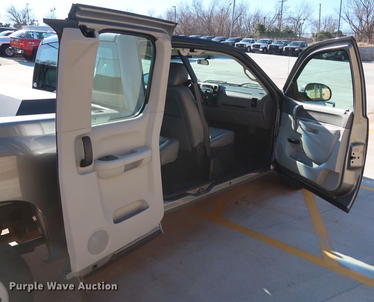 image for item DH3659 2013 Chevrolet Silverado 1500 Ext. Cab pickup truck