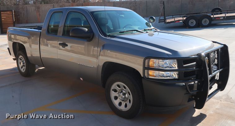 image for item DH3660 2013 Chevrolet Silverado 1500 Ext. Cab pickup truck