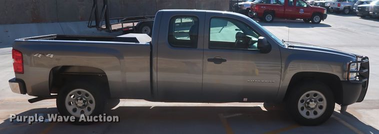 image for item DH3660 2013 Chevrolet Silverado 1500 Ext. Cab pickup truck