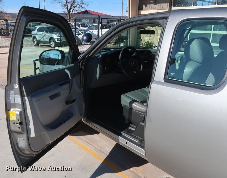 image for item DH3660 2013 Chevrolet Silverado 1500 Ext. Cab pickup truck