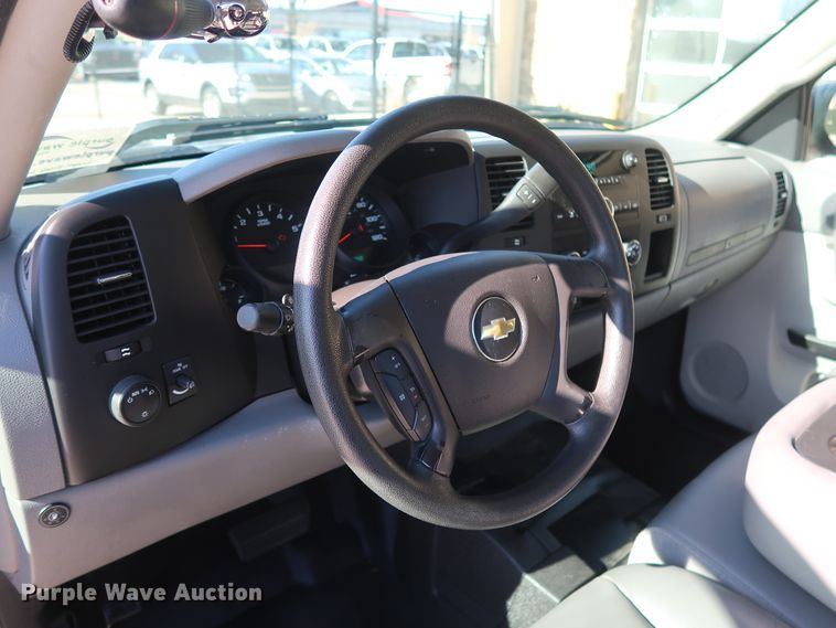 image for item DH3660 2013 Chevrolet Silverado 1500 Ext. Cab pickup truck