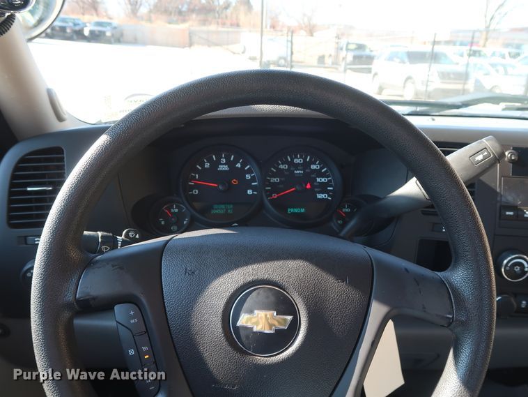 image for item DH3660 2013 Chevrolet Silverado 1500 Ext. Cab pickup truck