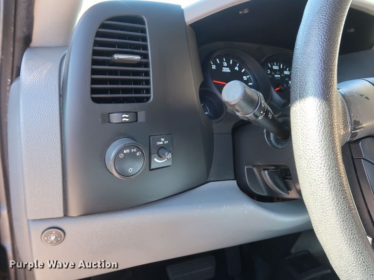 image for item DH3660 2013 Chevrolet Silverado 1500 Ext. Cab pickup truck