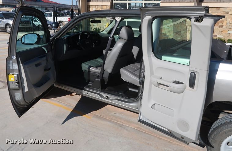 image for item DH3660 2013 Chevrolet Silverado 1500 Ext. Cab pickup truck