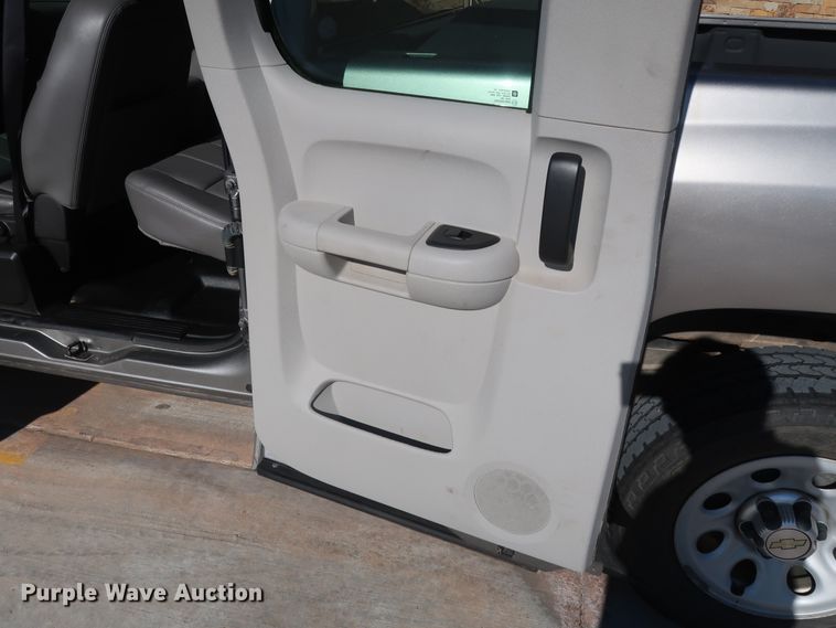 image for item DH3660 2013 Chevrolet Silverado 1500 Ext. Cab pickup truck