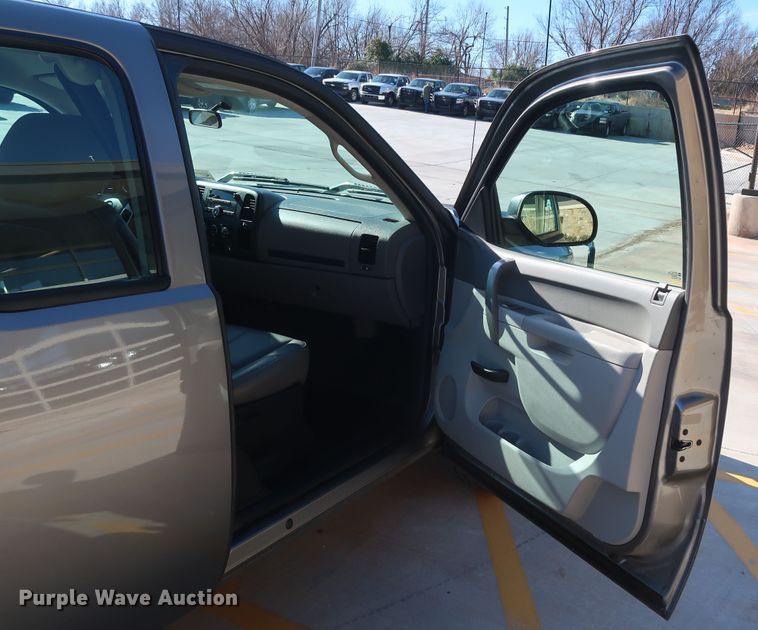 image for item DH3660 2013 Chevrolet Silverado 1500 Ext. Cab pickup truck