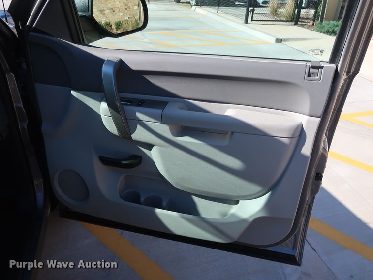 image for item DH3660 2013 Chevrolet Silverado 1500 Ext. Cab pickup truck