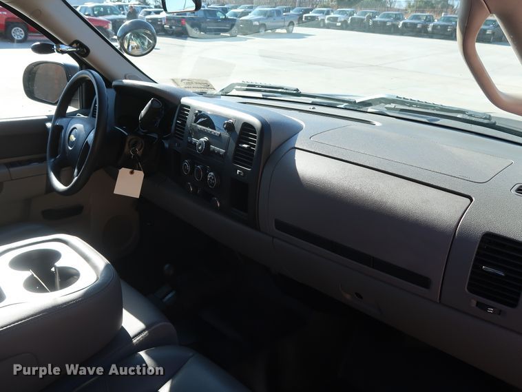 image for item DH3660 2013 Chevrolet Silverado 1500 Ext. Cab pickup truck