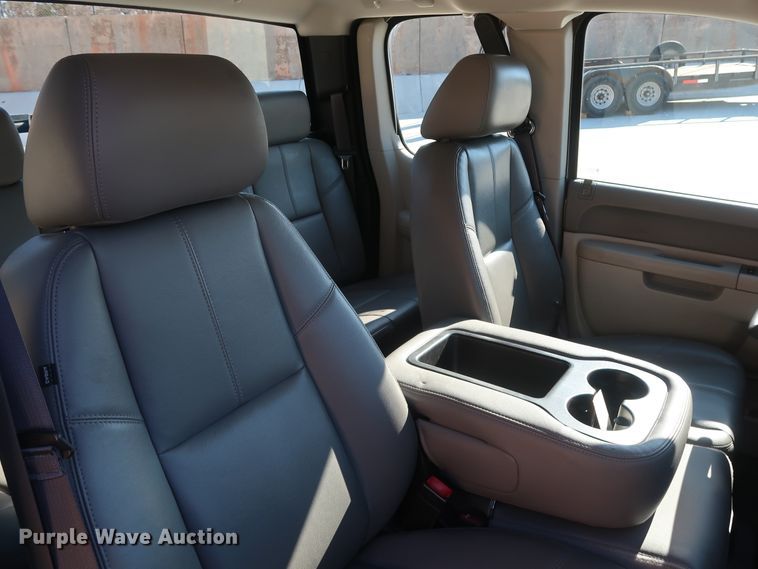 image for item DH3660 2013 Chevrolet Silverado 1500 Ext. Cab pickup truck