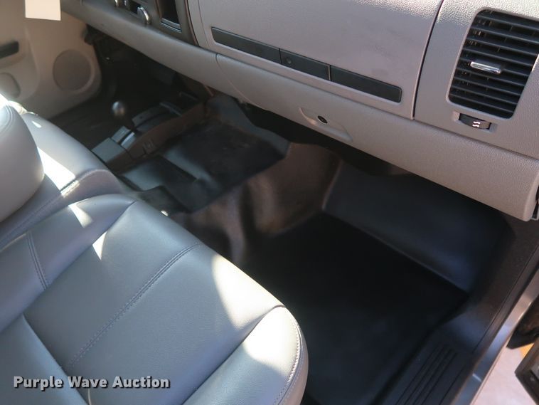 image for item DH3660 2013 Chevrolet Silverado 1500 Ext. Cab pickup truck