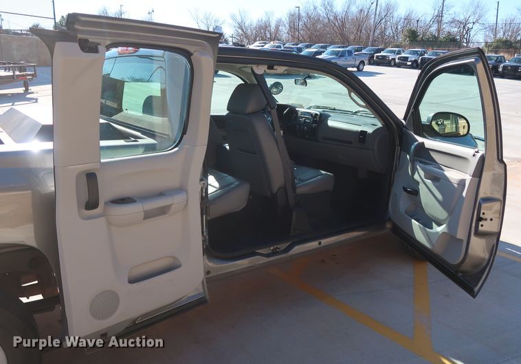 image for item DH3660 2013 Chevrolet Silverado 1500 Ext. Cab pickup truck