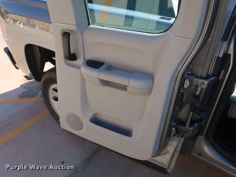 image for item DH3660 2013 Chevrolet Silverado 1500 Ext. Cab pickup truck