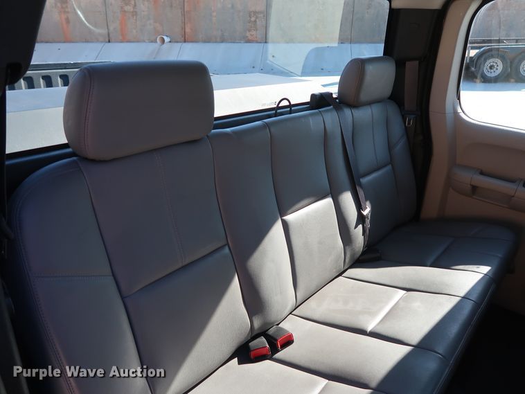 image for item DH3660 2013 Chevrolet Silverado 1500 Ext. Cab pickup truck