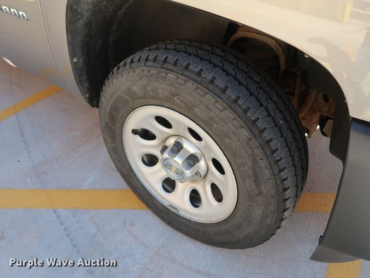 image for item DH3660 2013 Chevrolet Silverado 1500 Ext. Cab pickup truck