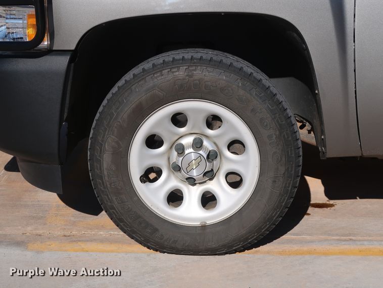 image for item DH3660 2013 Chevrolet Silverado 1500 Ext. Cab pickup truck