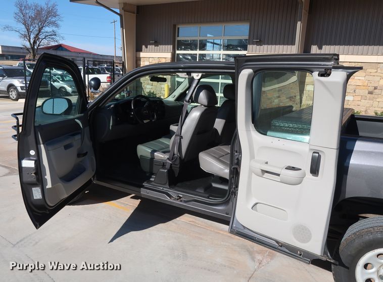 image for item DH3661 2011 Chevrolet Silverado 1500 Ext. Cab pickup truck