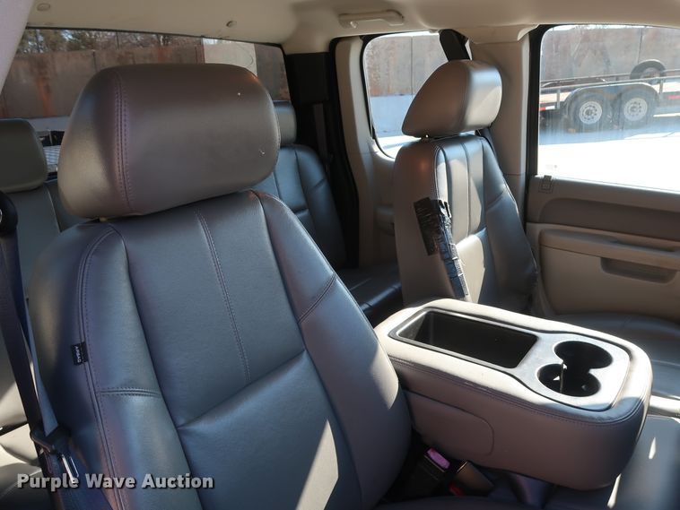 image for item DH3661 2011 Chevrolet Silverado 1500 Ext. Cab pickup truck